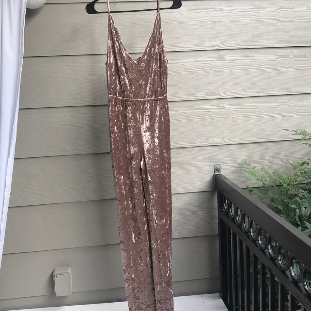 BB Dakota velvet jumpsuit size 4 - NEVER WORN